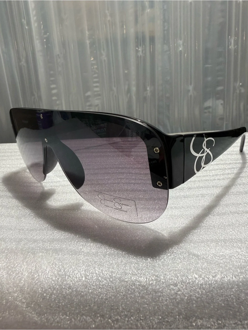 Jessica Simpson Black Frame Sunglasses with Gradient Purple Lenses NWOT-Unisex